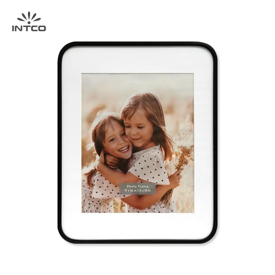 Poster Frames vs. Picture Frames: Understanding the Difference