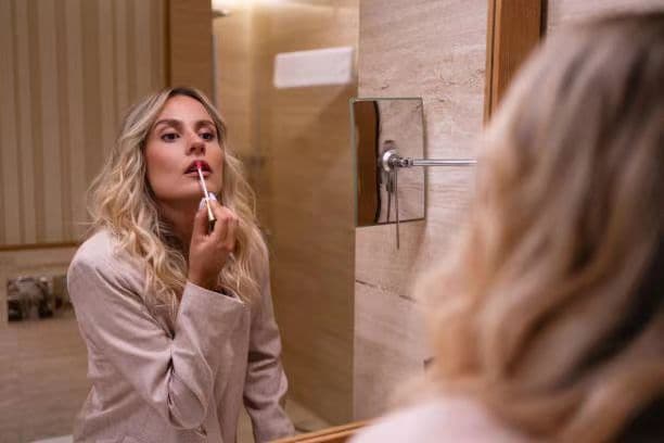 Discover the Latest Trends in Vanity Mirrors